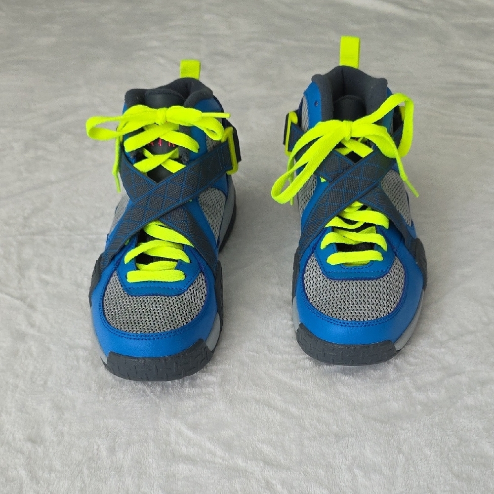 Nike Air Raid  Blue and Gray Sneakers with Sporty Design SIZE 6Y